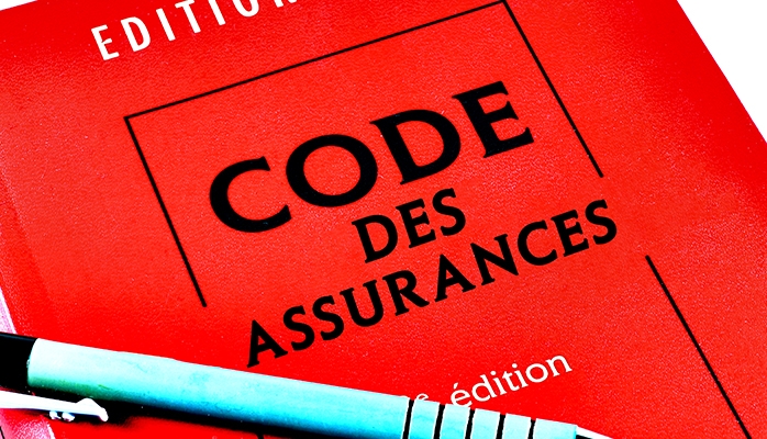 Application exclusive de l’article L. 113-10 du code des assurances dont le mécanisme de sanction est repris en substance dans la police